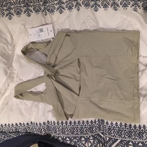 Halara twisted back yoga top